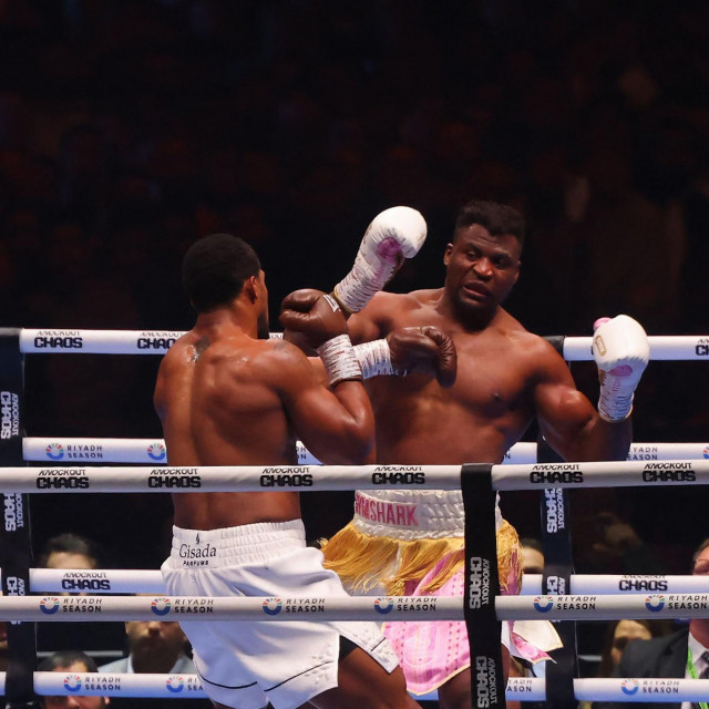 Anthony Joshua i Francis Ngannou
