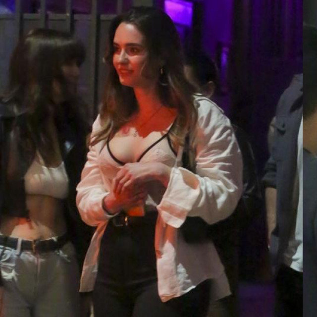 Noa Kochba i Glen Powell