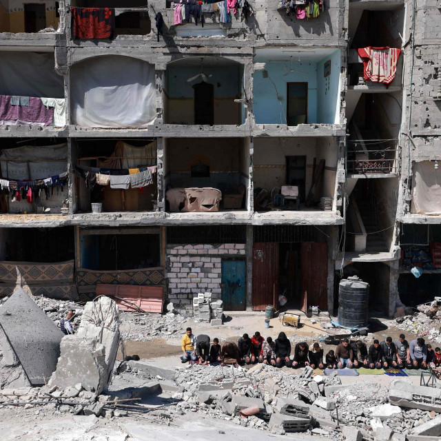 Uništena džamija Al-Farouq u Rafahu