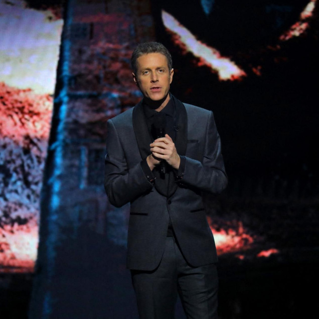 Geoff Keighley (na fotografiji) pozvao je tijekom otvaranja dodjele gejming zajednicu na jedinstvo, ali nije spomenuo da su tisuće djelatnika industrije videoigara ove godine ostale bez posla
