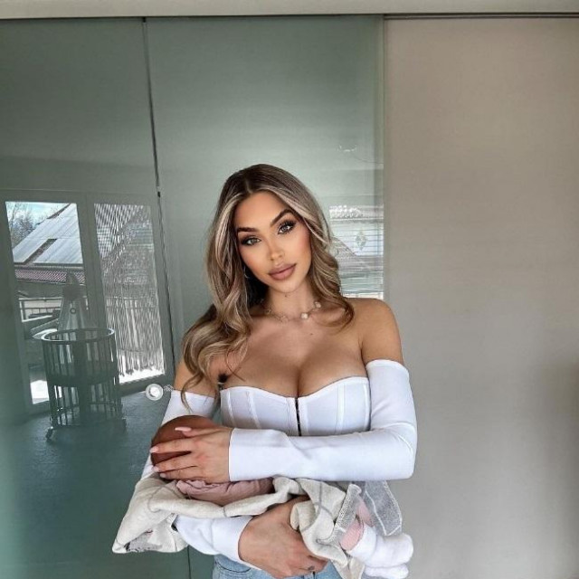 Leonie June s kćeri