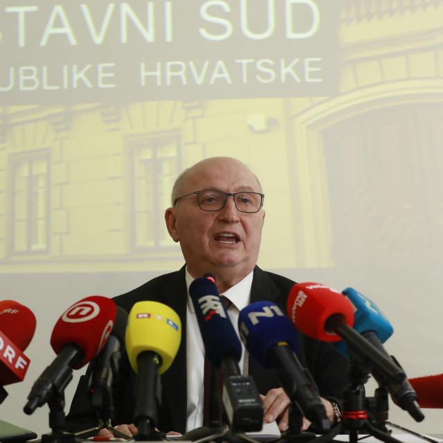 Konferencija za medije predsjednika Ustavnog suda Miroslava Šeparovića vezano za kandidaturu Zorana Milanovića na parlamentarnim izborima