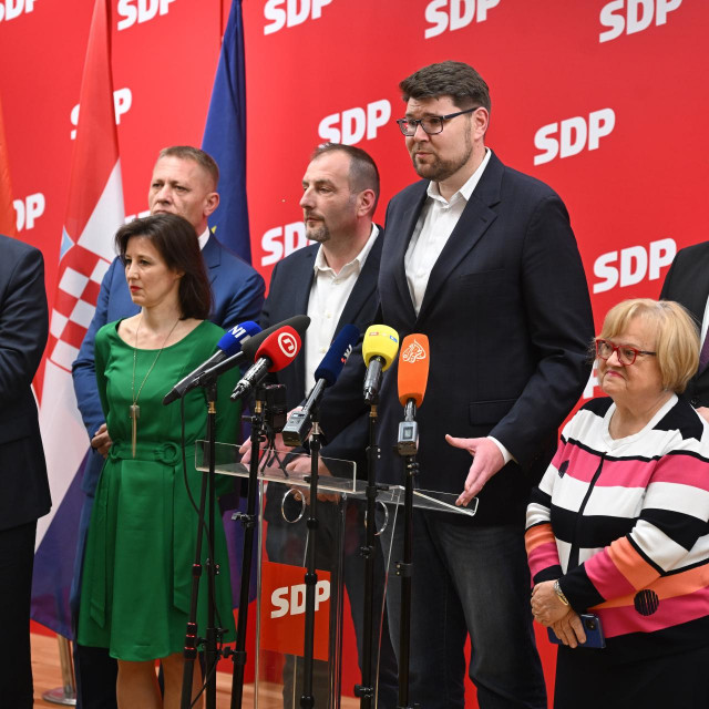 Radimir Čačić, Krešimir Beljak, Dalija Orešković, Peđa Grbin, Anka Mrak Taritaš, Ivica Puljak