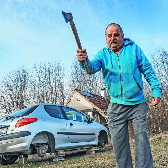 Olupine po dvorištima