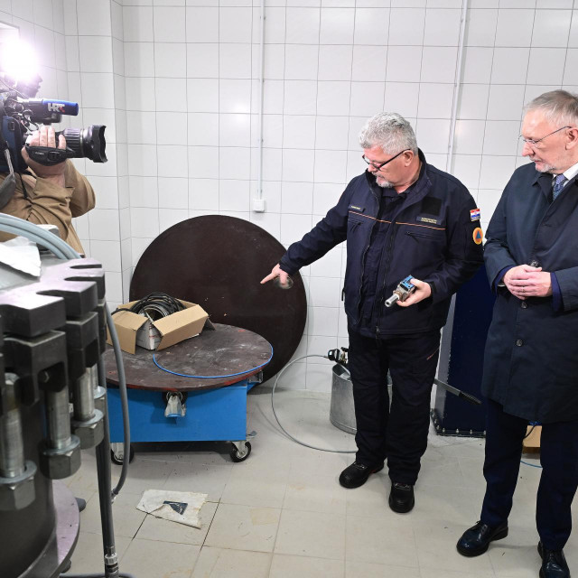 Potpredsjednik Vlade i ministar unutarnjih poslova RH Davor Bozinović obišao je Laboratorij Sektora za eksplozivne atmosfere Ravnateljstva civilne zaštite.