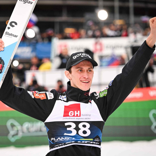 Peter Prevc slavi pobjedu