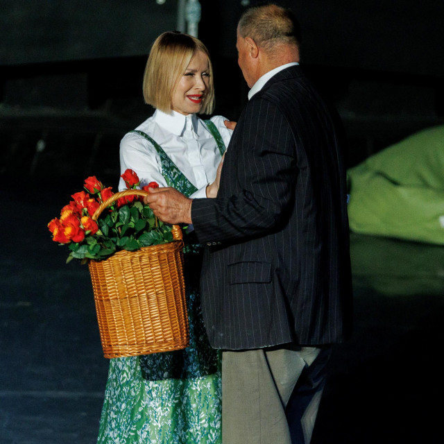 Danijela Martinović i prodavač ruža Miro