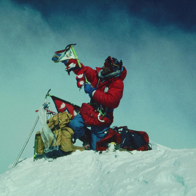 Stipe Bozic na vrhu Mount Everesta 1979.