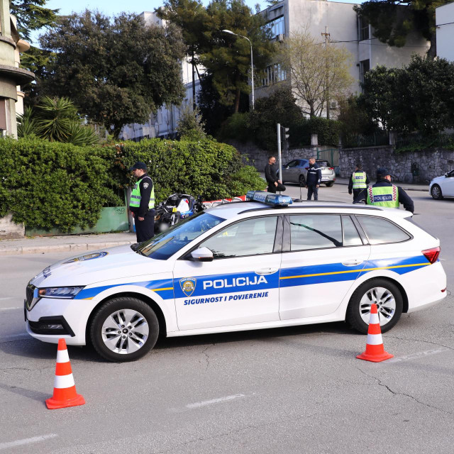Ilustracija, policijski automobil