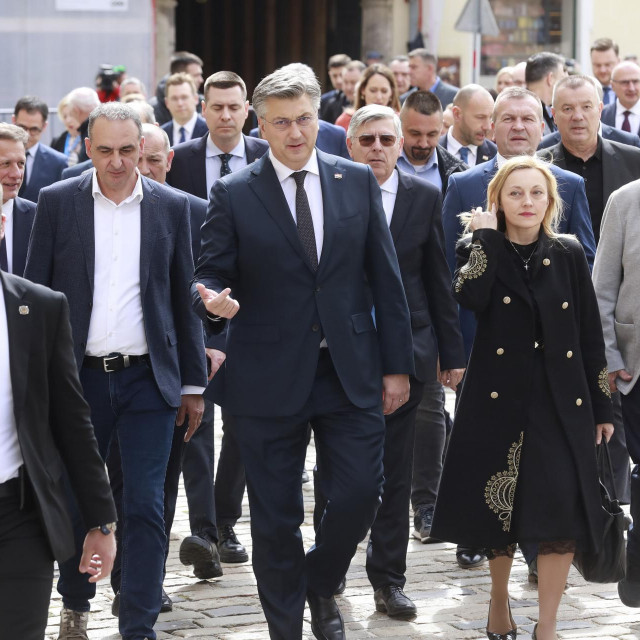 Predaja Državnom izbornom povjerenstvu prijedloga lista i kandidata za parlamentarne izbore - HDZ, HSLS, HDS, HSU, HNS