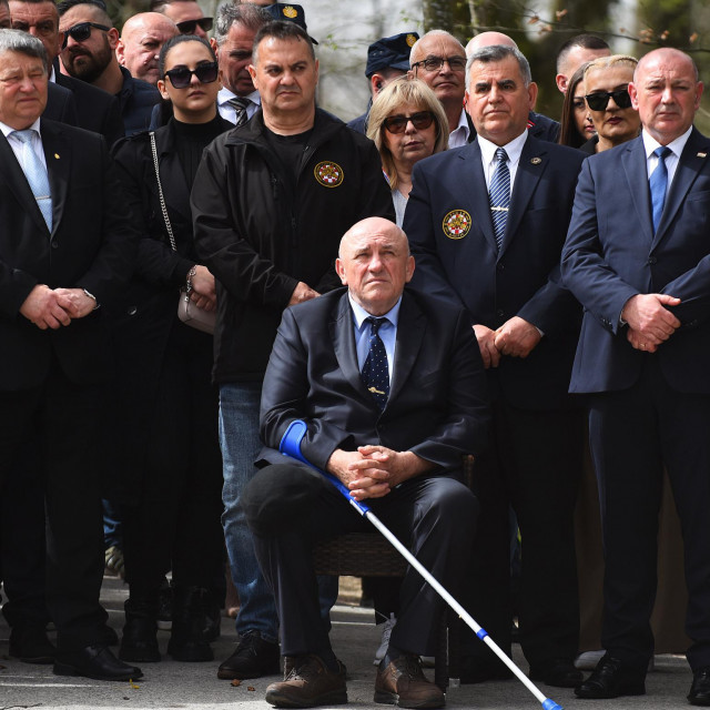 General Josip Lucić hodao je uz pomoć štake i sjedio tijekom protokola
 