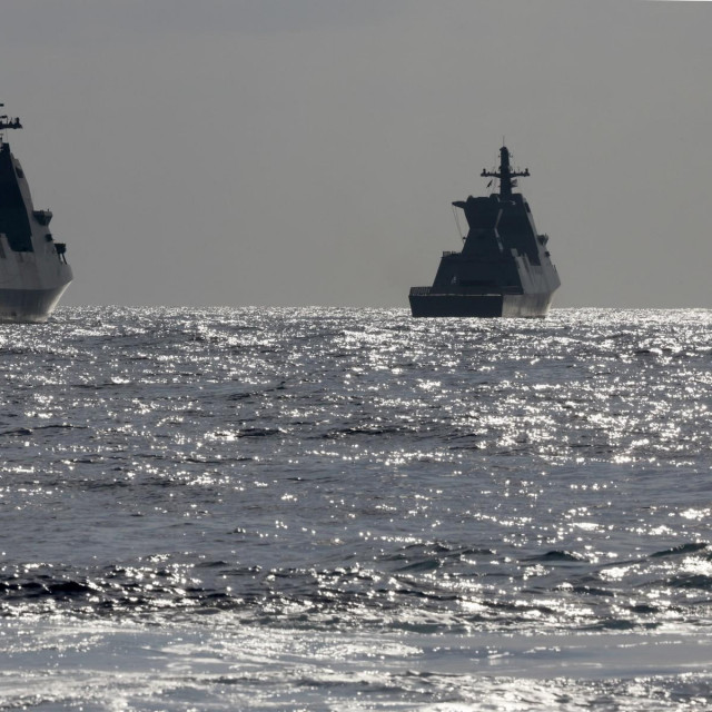 Izraelska korveta Saar 6 (desno)