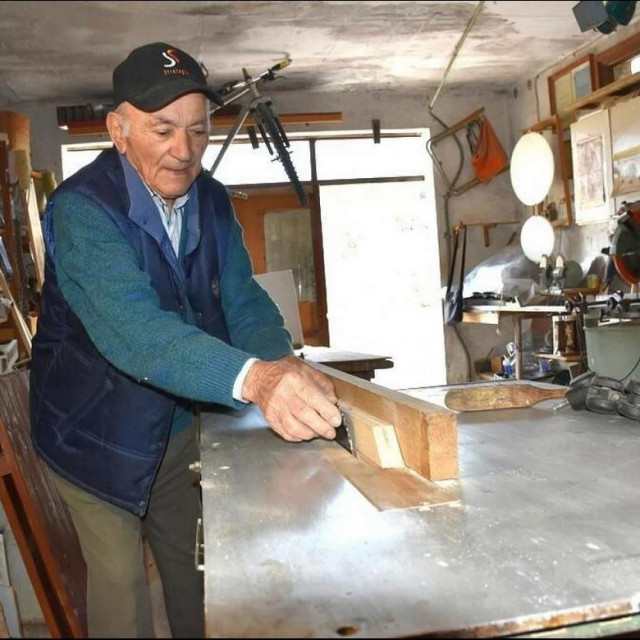 Josif Đurđev u stolarskoj radionici u Peračkom Blatu