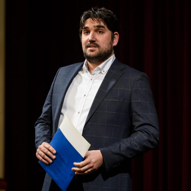 Jakov Bilić, ravnatelj HNK Šibenik za izvedbe predstave Progovori
 