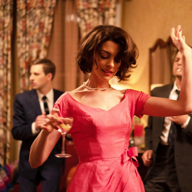 Anne Hathaway, Neon, Majčinski instinkt