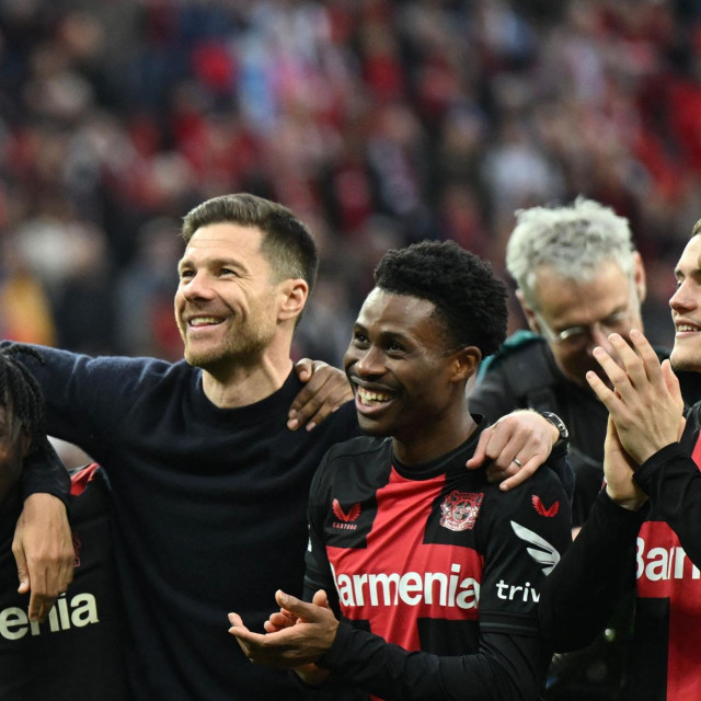Xabi Alonso i Jeremie Frimpong