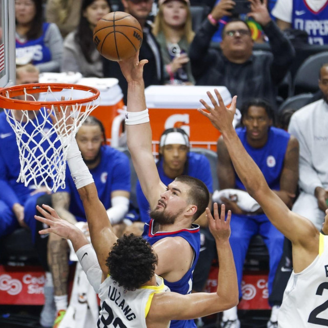 Ivica Zubac zabija protiv igrača Utah Jazza
