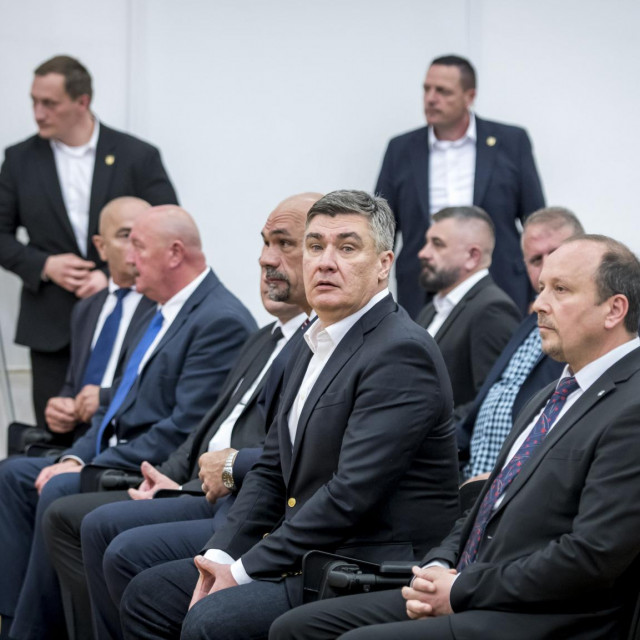 Zoran Milanović (sredina)