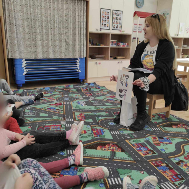 Volonterka Ana u vrtiću Maza