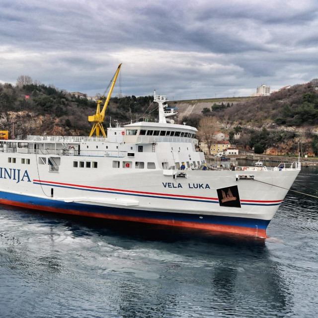 Brod ‘Vela Luka‘ preimenovan je u ‘Oliver‘