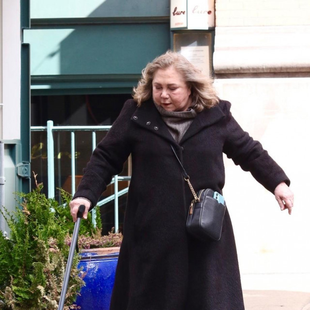 Kathleen Turner na ulicama Manhattana