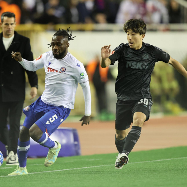 Takuro Kaneko (desno)