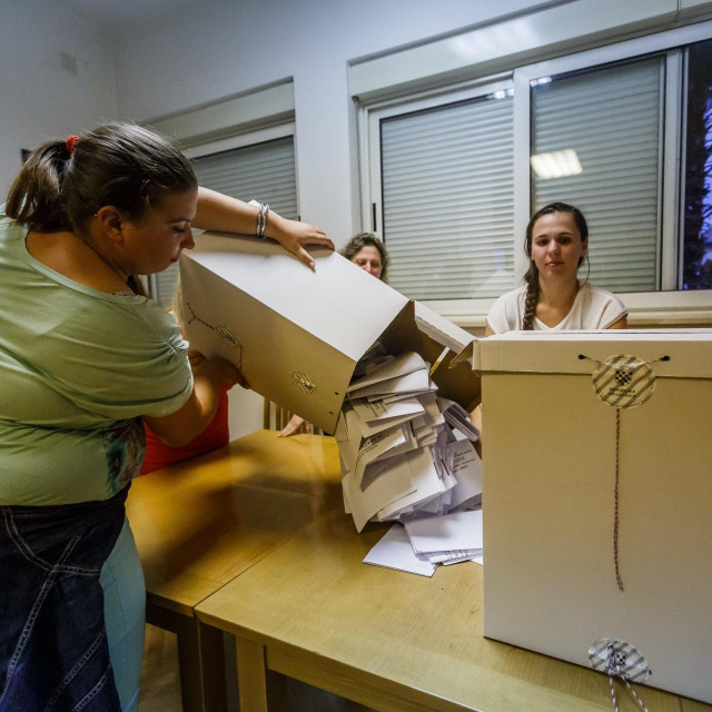 U srijedu pada odluka na biračkim mjestima