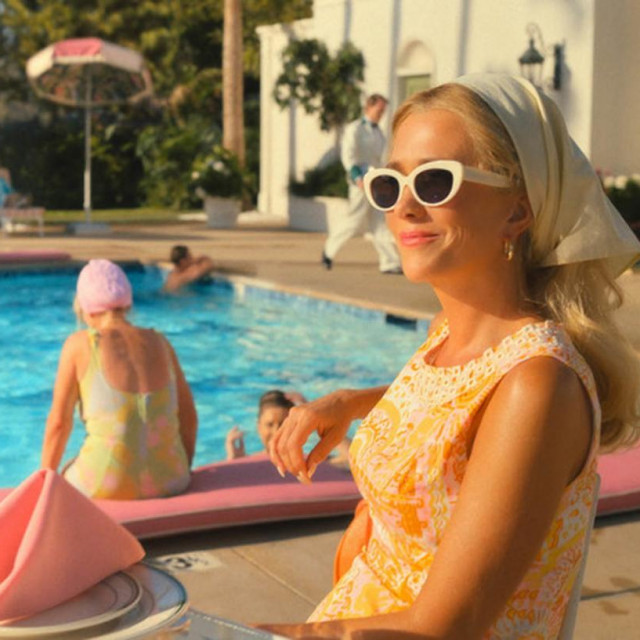 Kristen Wiig u secni iz serije ”Palm Royale”
 