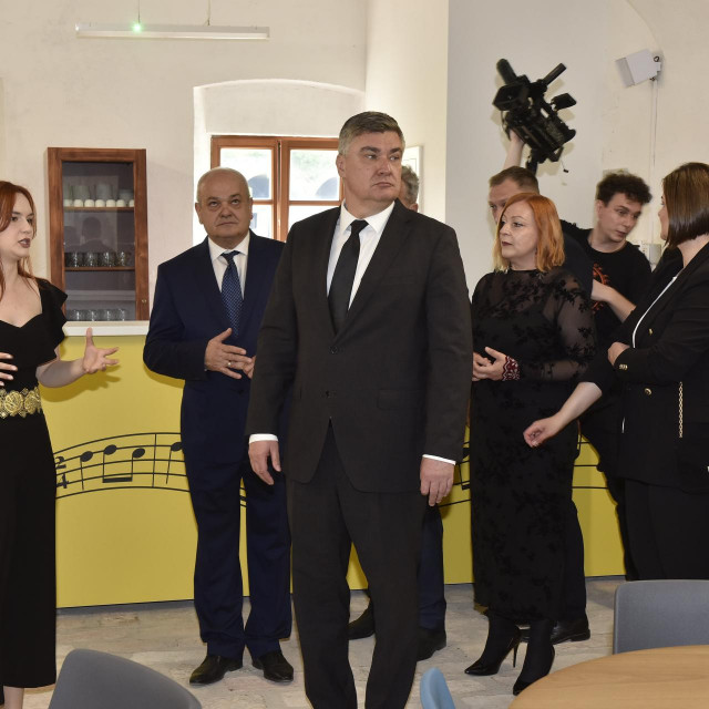Slavonski Brod, 120424.
Predsjednik Zoran Milanovic prisustvovao je otvorenju Kuce tambure - Slavonska notna bajka.