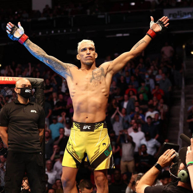 Charles Oliveira 