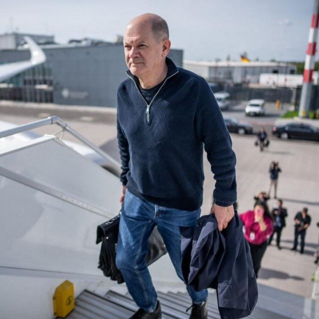 Olaf Scholz se ukrcava na avion za Kinu