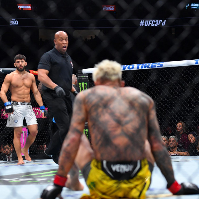Arman Tsarukyan vs. Charles Oliveira