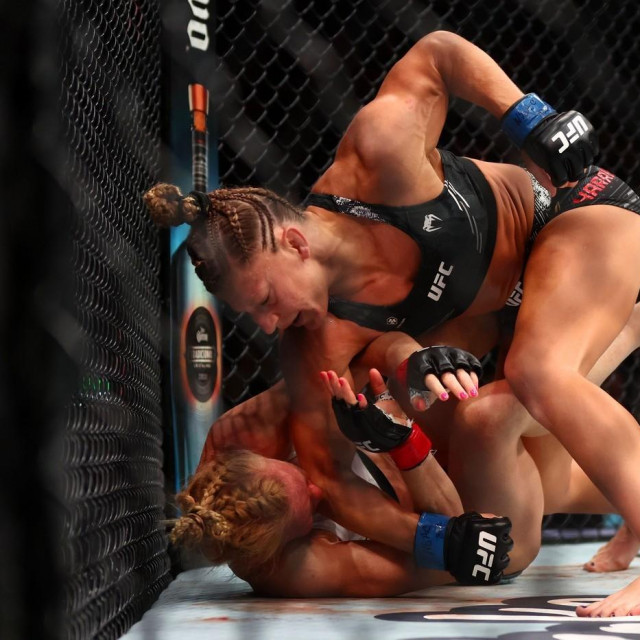Kayla Harrison (gornja) vs. Holly Holm (donja)
