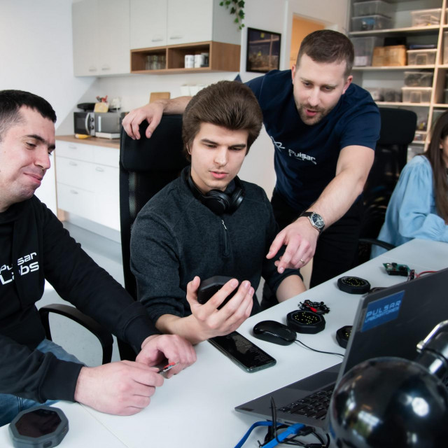 Pulsar Laboratories, mala tvrtka za idejno oblikovanje elektronickih rjesenja, ali i proizvodnju softvera i hardvera.
 