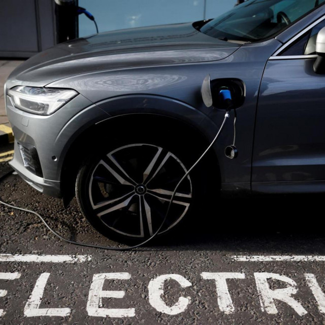 Električni automobili (ilustracija)