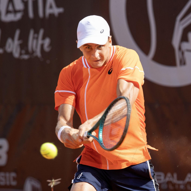 Duje Ajduković

 