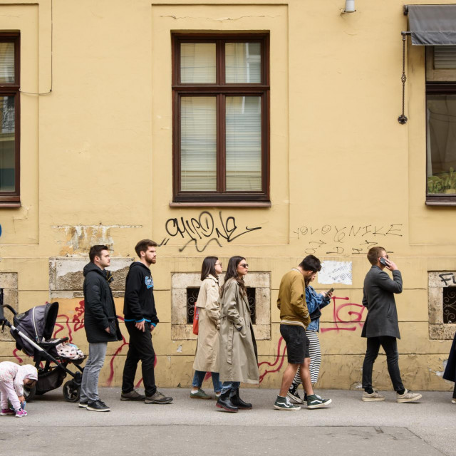 Gužva na biralištu u Varšavskoj u Zagrebu