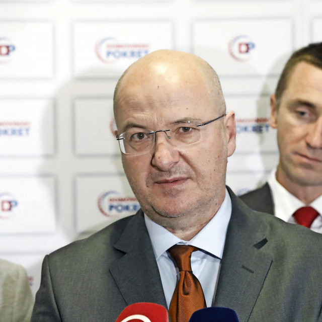 ”Sa svima mi računamo. Ni od Mosta još nismo odustali, a kamoli od Hasanbegovića”, kaže glavni čovjek DP-a Mario Radić

Osijek, 261122..Ivan Penava, predsjednik Domovinskog pokreta i Mario Radic, zamjenik predsjednika Domovinskog pokreta na konferenciji za medije predstavili su Programske klauzure Domovinskog pokreta..Na fotografijiIvan Penava, Mario Radic..FotoVlado Kos/CROPIX............................