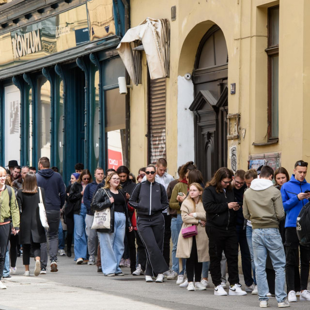 Red za glasanje na biračkom mjestu u Zagrebu