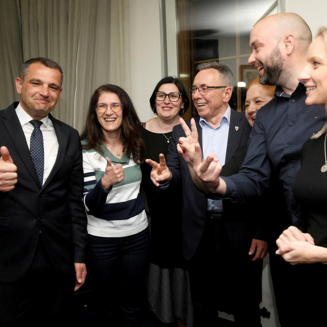 Atmosfera u izbornom stožeru Nezavisne platforme Sjever koju predvodi Matija Posavec