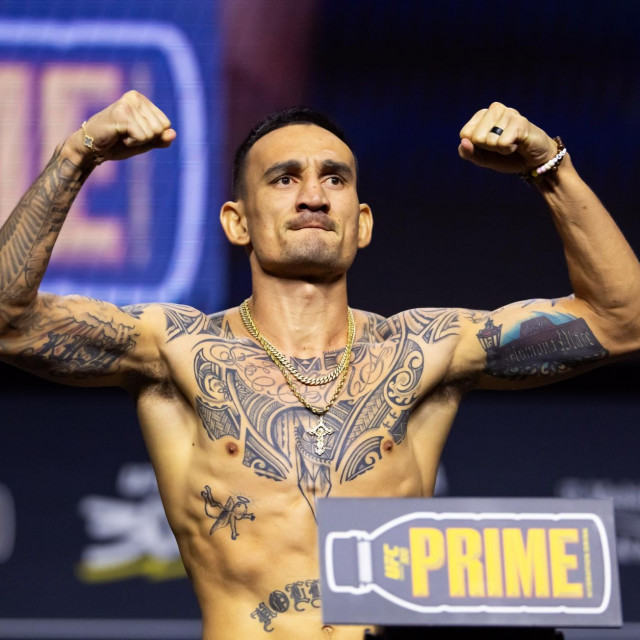  Max Holloway