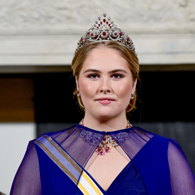 Princeza Catharina-Amalia s tijarom ukrašenom rubinima