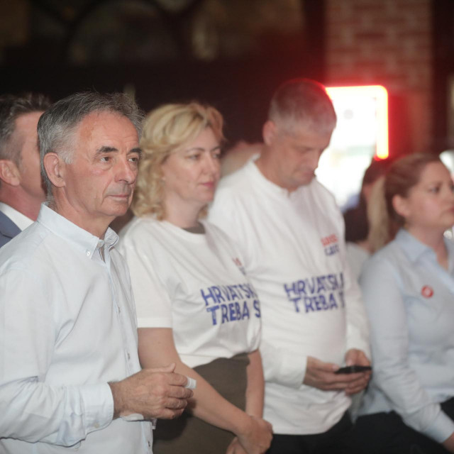 Milorad Pupovac i Dragana Jeckov