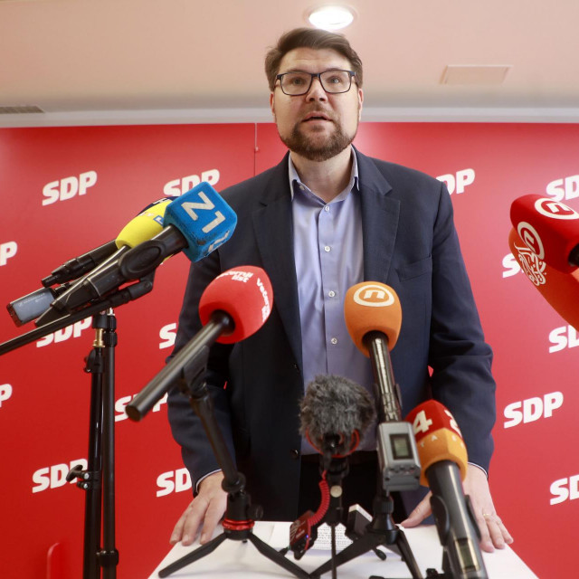 Peđa Grbin na izvanrednoj pressici