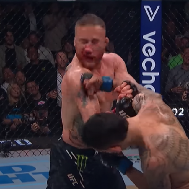 Justin Gaethje (lijevo) i Max Holloway (desno)