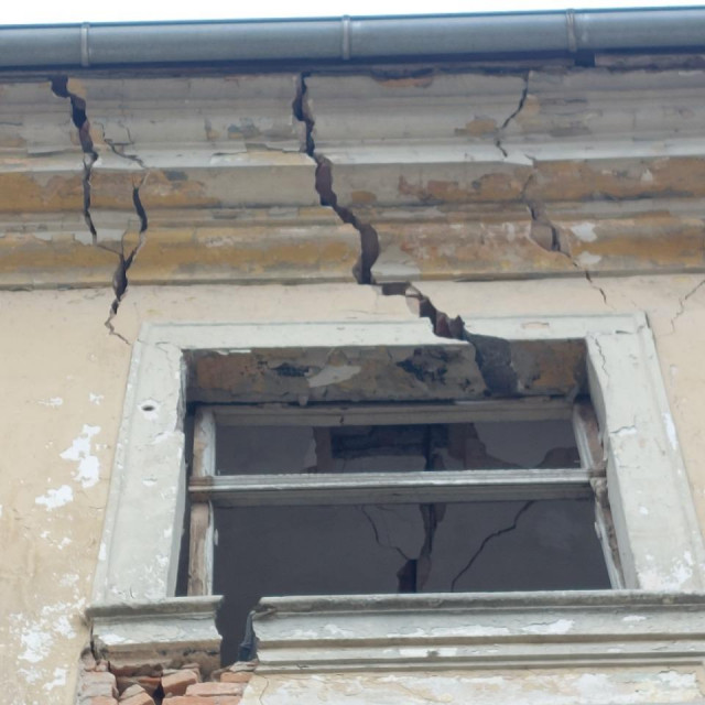 Zbog vibracija od radova na aglomeraciji u karlovačkoj jezgri Zvijezdi oštećeni su brojni objekti