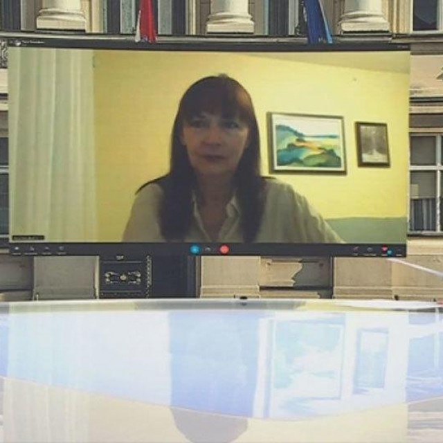 Dalija Orešković i Vesna Vučemilović s voditeljicom