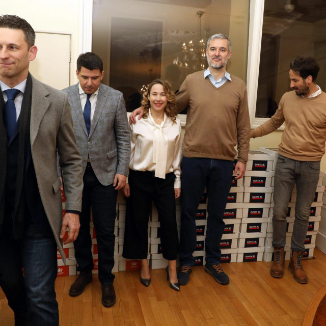 Na fotografiji: Božo Petrov, Nikola Grmoja, Marija Selak Raspudić, Nino Raspudić i Marin Miletić
 