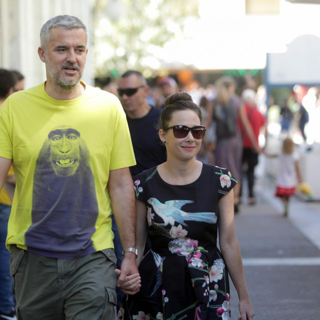 Nino Raspudić i Marija Selak Raspudić snimljeni u điru po gradu