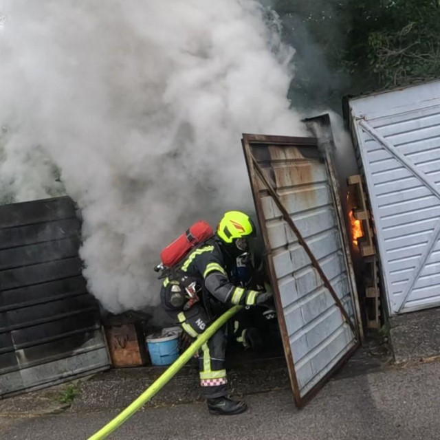 požar garaže na Svetom Duhu